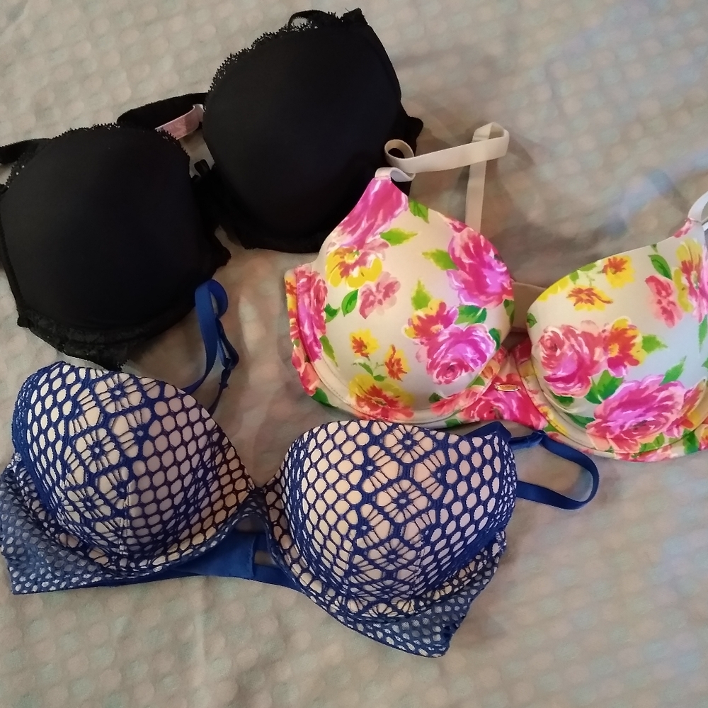 BUNDLE of VICTORIA SECRET BRAS